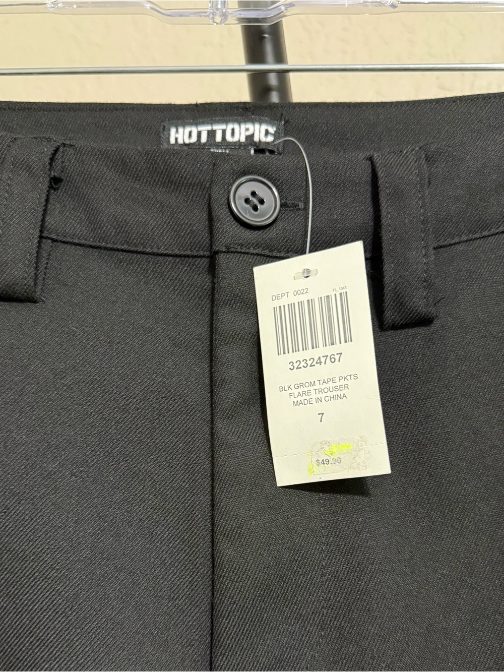 Hot Topic Black Flared Cargo Pants with Grommet Straps - Picture 4 of 10